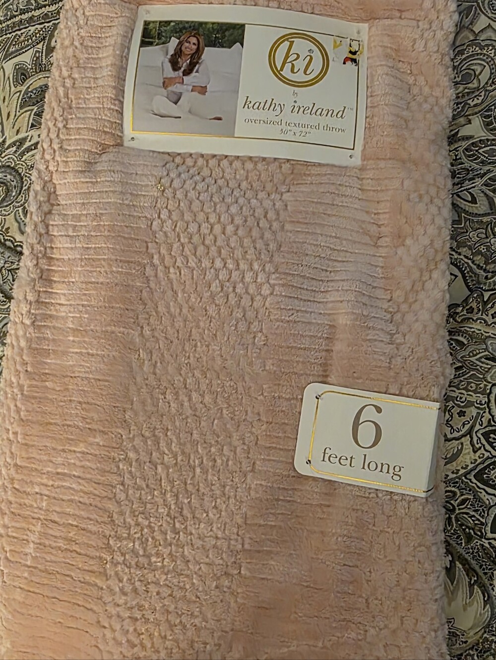 kathy ireland Plush Textured Throw Blanket - Blush